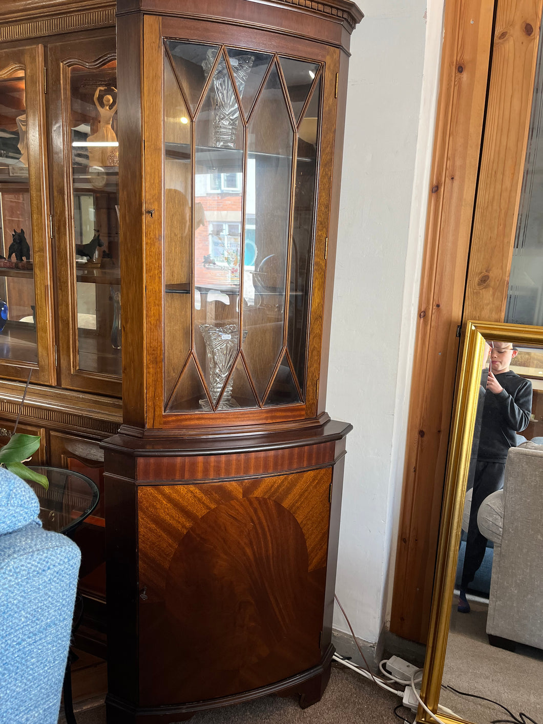 Corner Display Unit