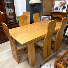 Load image into Gallery viewer, Solid Oak Dining Table &amp; 6 Chairs