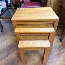 Load image into Gallery viewer, Solid Oak Nest of 3 Tables