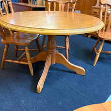 Load image into Gallery viewer, Round Table and 4 chairs