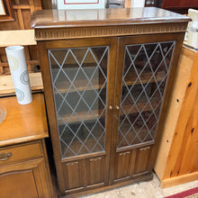 Load image into Gallery viewer, Medium Oak Leaded Door Bookcase