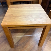 Load image into Gallery viewer, Solid Oak Nest of 3 Tables