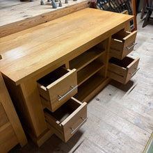Load image into Gallery viewer, Solid Oak 4 Drawer TV/Entertainment Unit