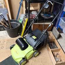 Load image into Gallery viewer, Garden Gear 1300w Combo Lawn Rake/Scarifier