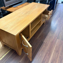 Load image into Gallery viewer, Solid Oak 1 Door 2 Drawer TV/Entertainment Unit