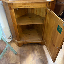 Load image into Gallery viewer, Ducal Pine Corner Unit