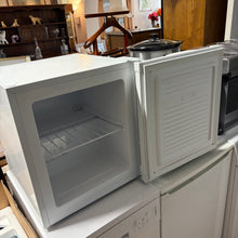 Load image into Gallery viewer, Essentials Table Top Freezer