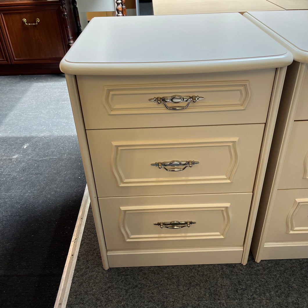 White 3 Drawer Chest/Bedside