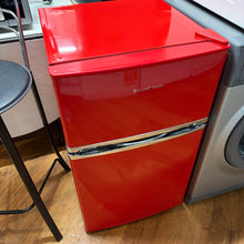 Load image into Gallery viewer, Russell Hobbs Undercounter Fridge Freezer