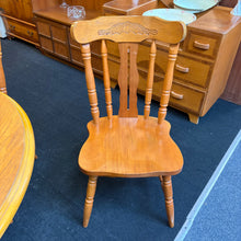 Load image into Gallery viewer, Round Table and 4 chairs