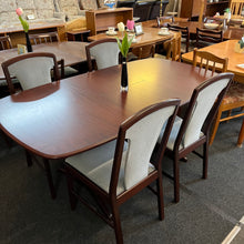 Load image into Gallery viewer, McIntosh Extending Table and Chairs