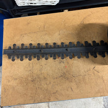 Load image into Gallery viewer, Challenge 400w Electric Hedge Trimmer