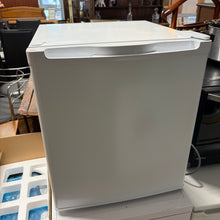 Load image into Gallery viewer, Essentials Table Top Freezer