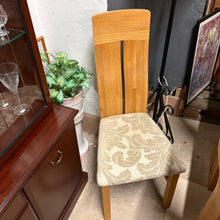 Load image into Gallery viewer, Solid Oak Dining Table &amp; 6 Chairs