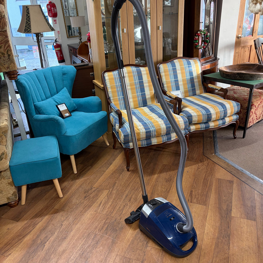 Miele Compact C2 Extreme Powerline Cylinder Vacuum Cleaner