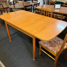 Load image into Gallery viewer, Extending Table and 4 Chairs