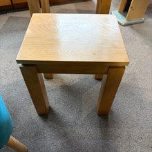 Load image into Gallery viewer, Solid Oak Nest of 2 Tables