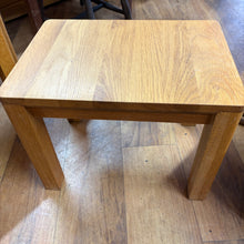Load image into Gallery viewer, Solid Oak Nest of 3 Tables