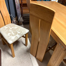 Load image into Gallery viewer, Solid Oak Dining Table &amp; 6 Chairs
