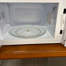 Load image into Gallery viewer, Emtronics 700w White Microwave