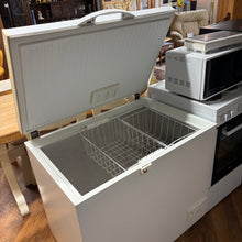 Load image into Gallery viewer, Electrolux Chest Freezer