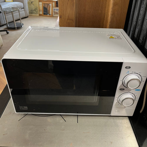 Curry’s Essentials 700 Microwave