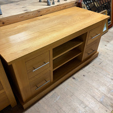 Load image into Gallery viewer, Solid Oak 4 Drawer TV/Entertainment Unit