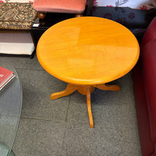 Load image into Gallery viewer, Round Pedestal Occasional Table