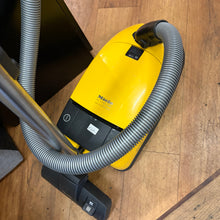Load image into Gallery viewer, Miele De Luxe S300i Vacuum Cleaner