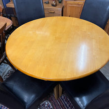 Load image into Gallery viewer, Round Table and Chairs