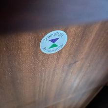 Load image into Gallery viewer, McIntosh Extending Table and Chairs