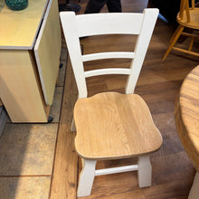 Load image into Gallery viewer, Solid Oak Table and 6 Chairs
