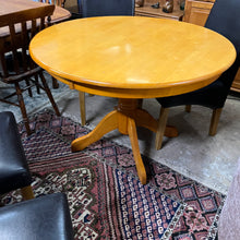 Load image into Gallery viewer, Round Table and Chairs