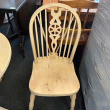 Load image into Gallery viewer, Round Kitchen Table and 2 Chairs