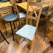 Load image into Gallery viewer, Natural Solid Oak Extending Table and 6 Chairs