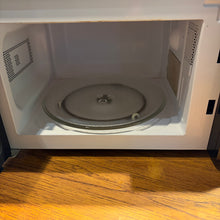 Load image into Gallery viewer, Aldi Ambiano 700w Microwave