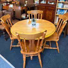 Load image into Gallery viewer, Round Table and 4 chairs