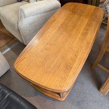 Load image into Gallery viewer, Large Oak Coffee Table