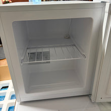 Load image into Gallery viewer, Essentials Table Top Freezer