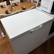 Load image into Gallery viewer, Electrolux Chest Freezer
