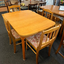 Load image into Gallery viewer, Extending Table and 4 Chairs